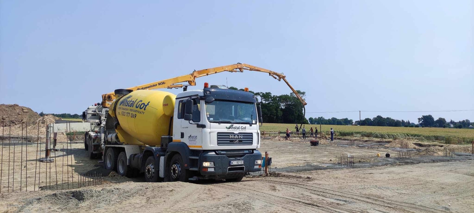 Ławy fundamentowe po betonowaniu